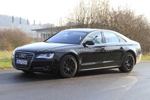 audis8-3.jpg