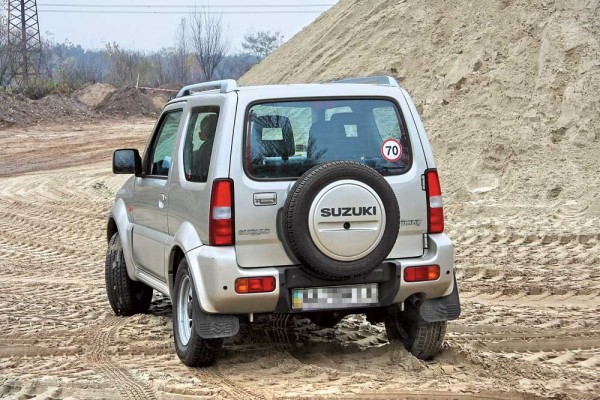 Suzuki_Jimny-(13).jpg